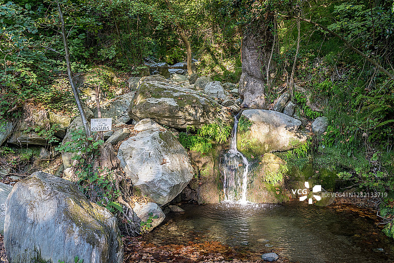 希腊帖撒利 Mount Pelion 山涧上的小瀑布图片素材
