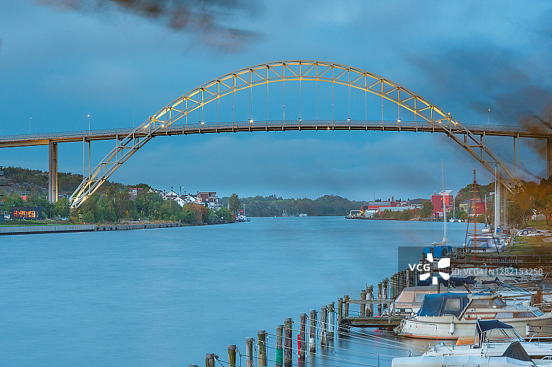 格洛马河上的弗雷德里克stad桥图片素材