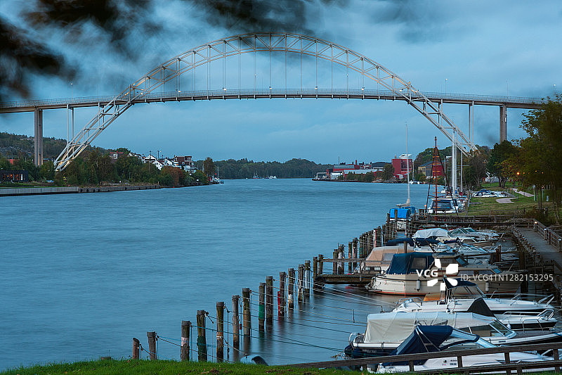 格洛马河上的弗雷德里克stad桥图片素材