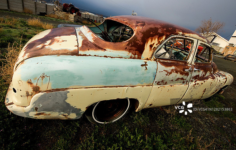 一辆曾经骄傲的汽车的逝去图片素材