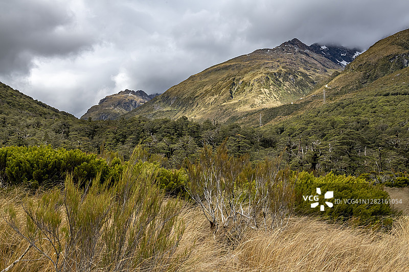 新西兰科卡塔希的景观上的云层覆盖图片素材