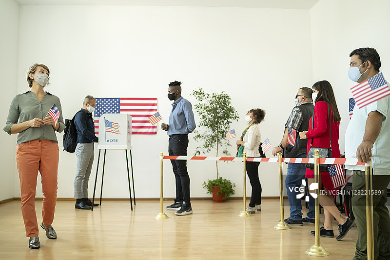 在美国投票的人们图片素材