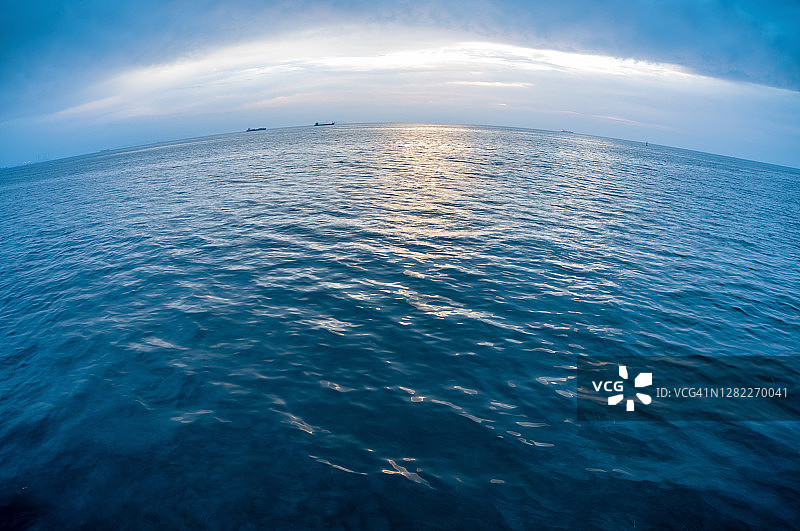 日出时分的海景图片素材