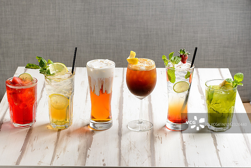 莫吉托，鸡尾酒和果汁图片素材