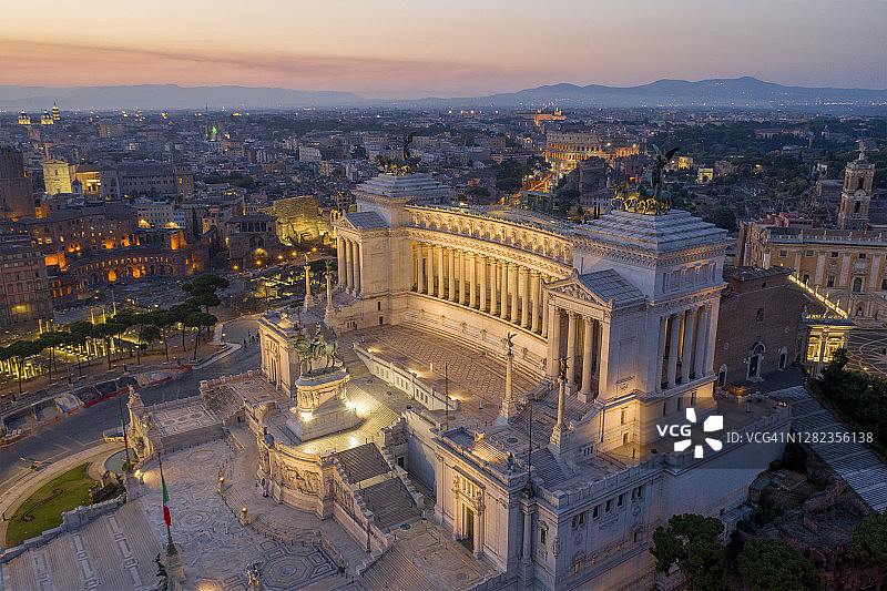 罗马威尼斯广场和维托里亚诺纪念馆航拍图片素材