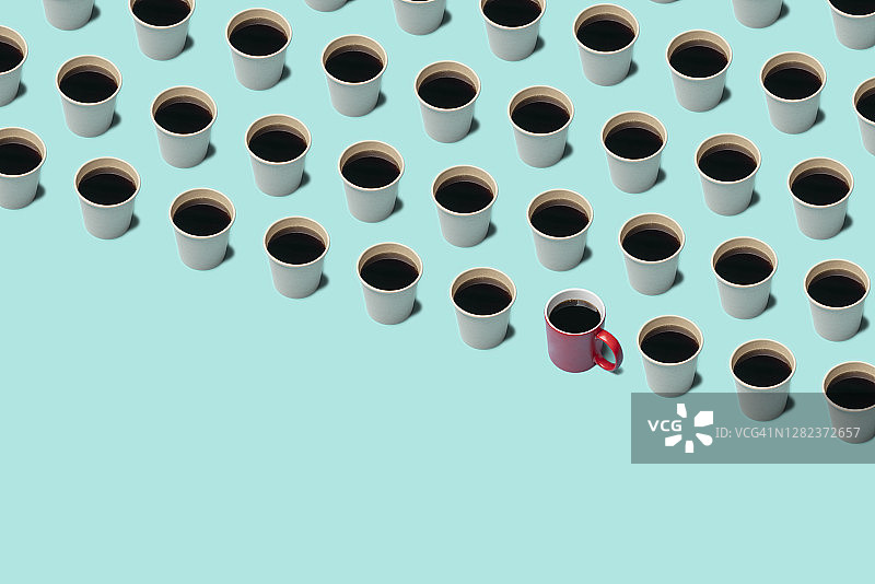 绿松石背景中的咖啡杯图片素材