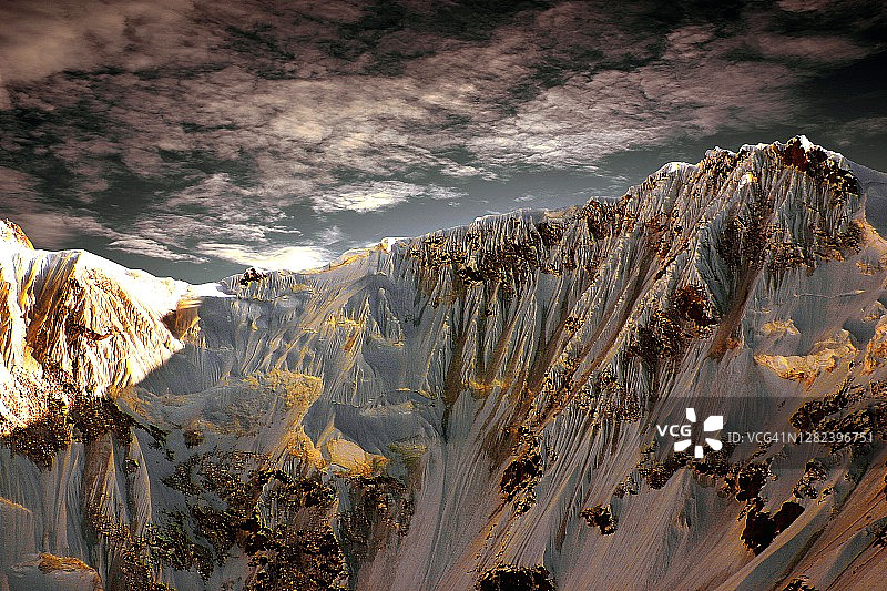 世界第九高峰南迦帕尔巴特峰的局部特写图片素材