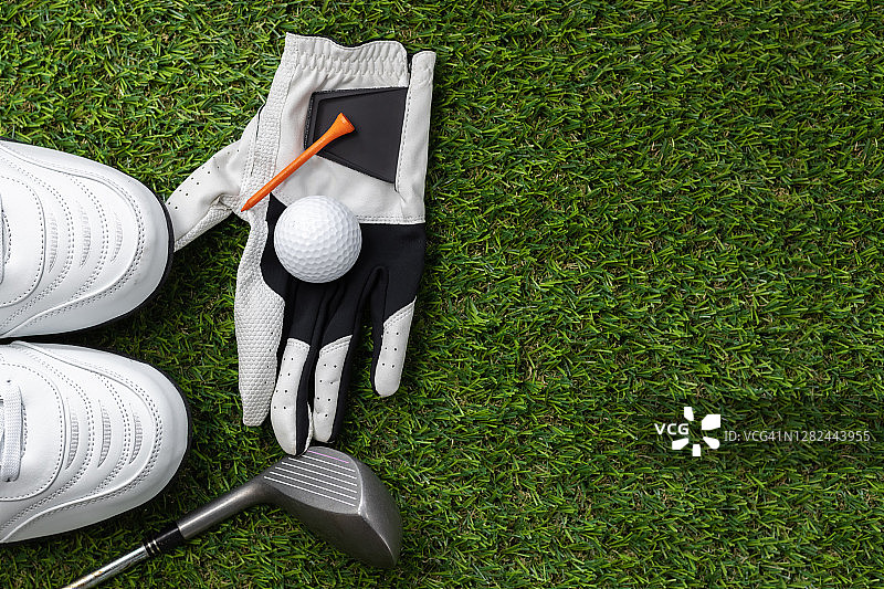 绿茵草地上的高尔夫球图片素材