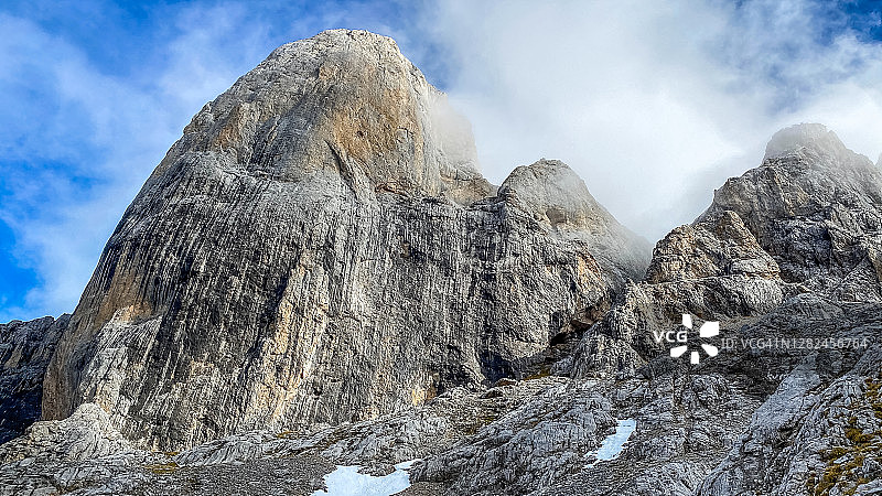 纳兰霍·德·布尔内斯峰西面图片素材