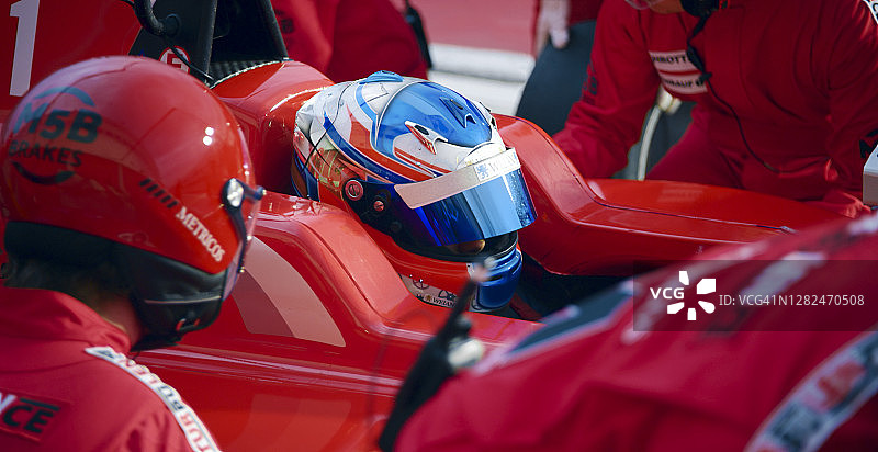 赛车队在维修站工作图片素材