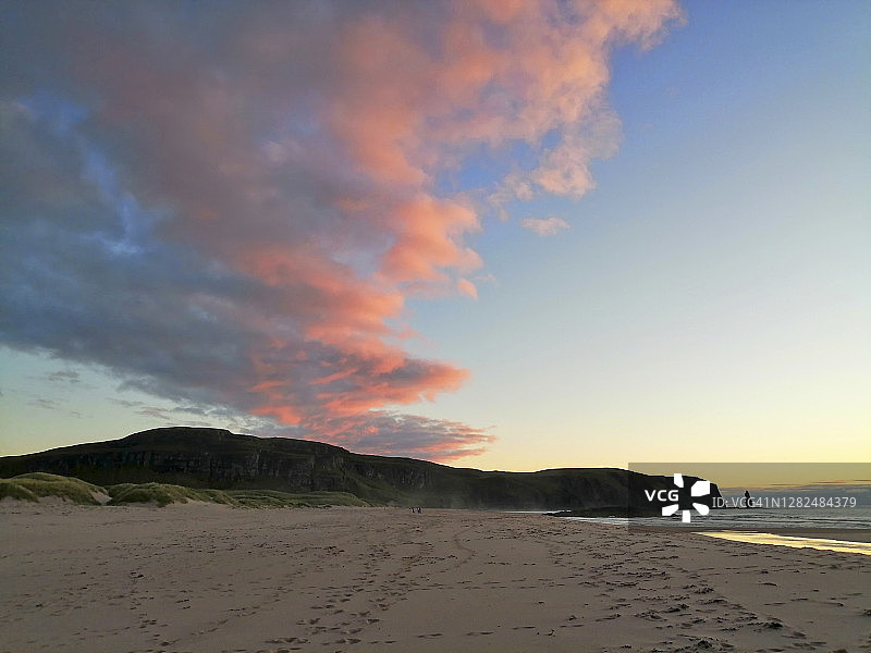 苏格兰萨瑟兰郡桑德伍德湾的壮丽日落，英国图片素材