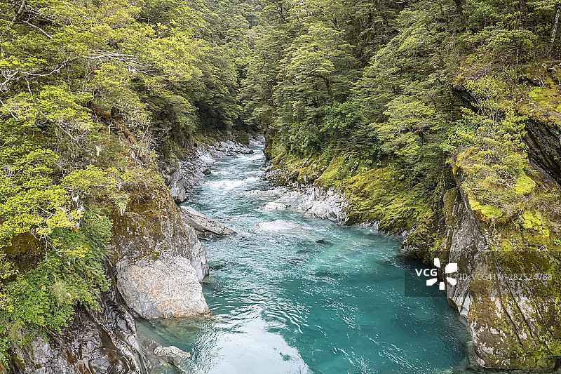 新西兰南岛基督城的蓝色河流图片素材