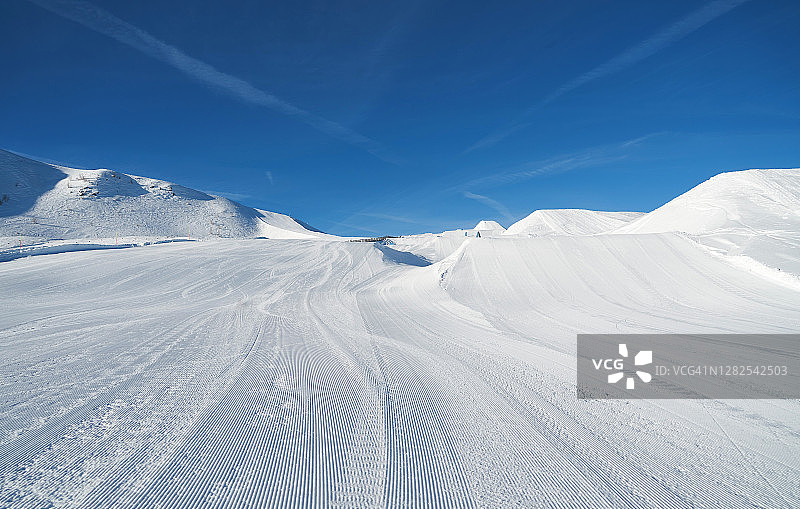 展示奥地利克恩顿州图拉赫高地滑雪区的冬季风光图片素材