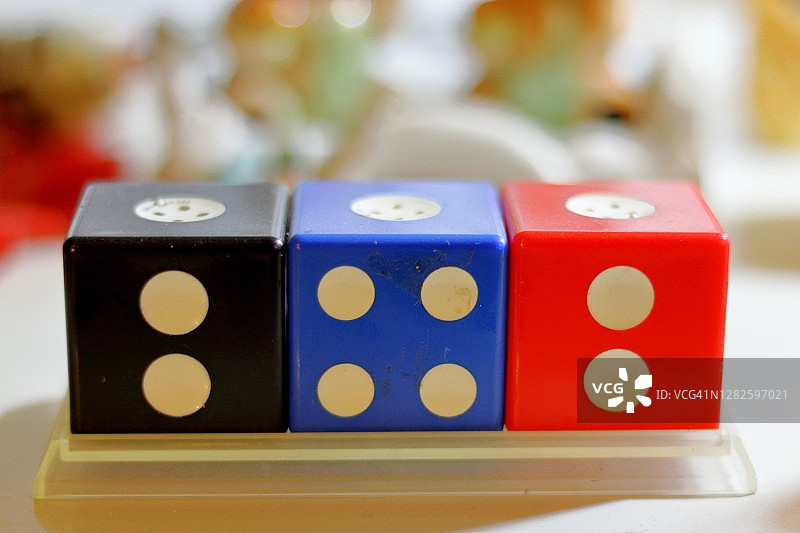 骰子形状的盐和胡椒粉罐图片素材