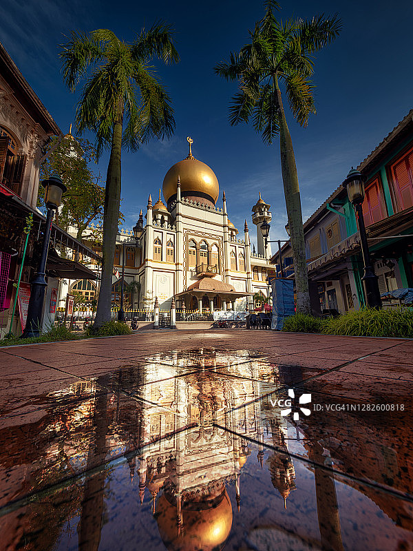 新加坡苏丹清真寺的倒影图片素材