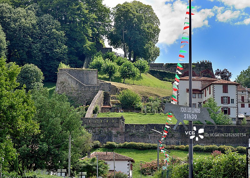 圣让-皮耶德波尔城堡城墙图片素材