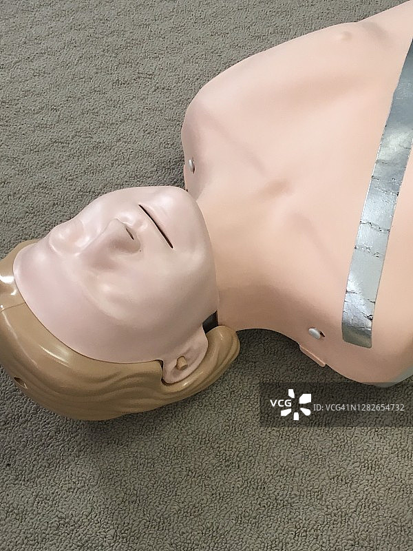 心肺复苏救援演习图片素材