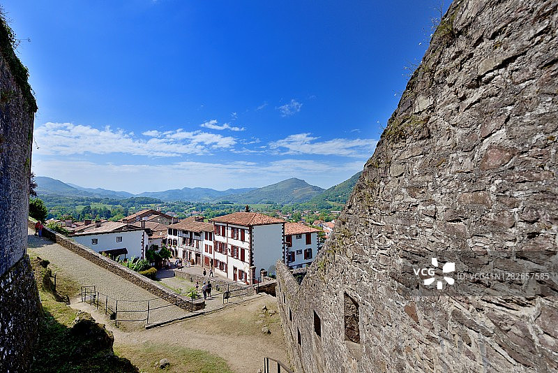 圣让-皮耶德波尔城堡城墙图片素材