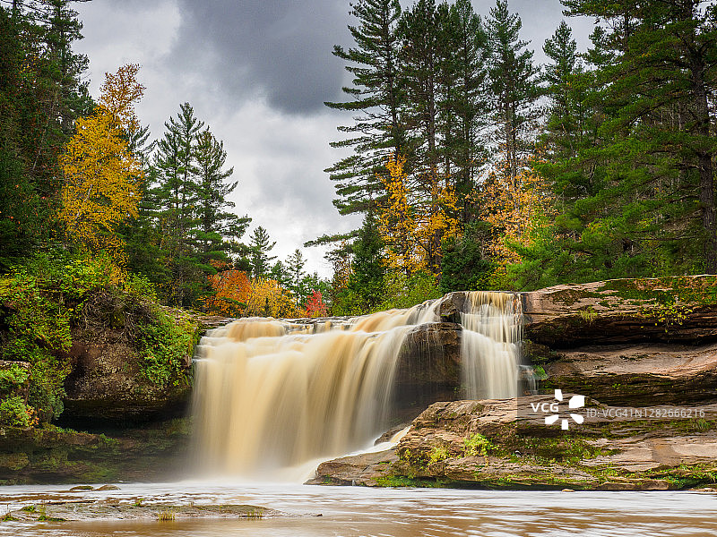 秋天的O昆德昆瀑布图片素材
