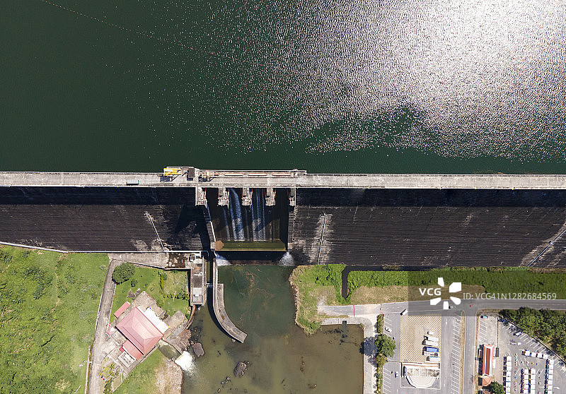 那空那育府坤丹巴干宗水坝的闸门图片素材