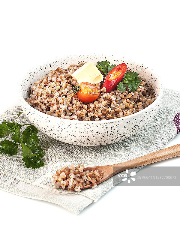 白色背景上的荞麦蔬菜粥饮食摄影，侧视图图片素材