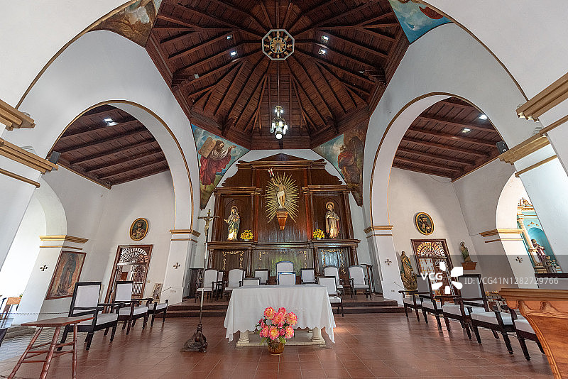 古巴奥尔金圣伊西多尔天主大教堂内部图片素材
