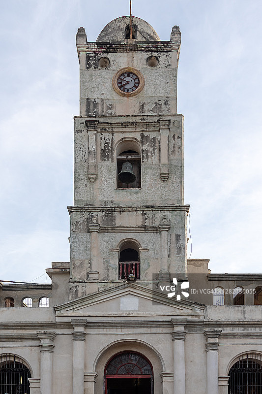 古巴奥尔金圣何塞天主教堂的时钟和钟楼图片素材