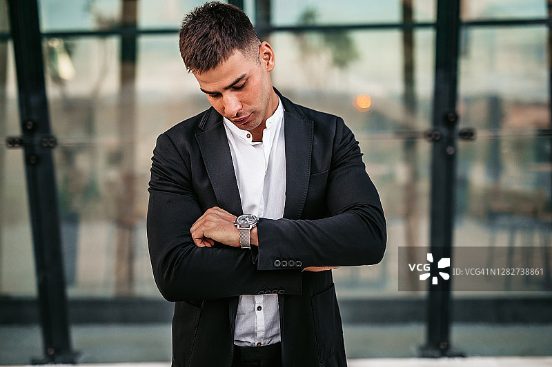 商人查看时间图片素材