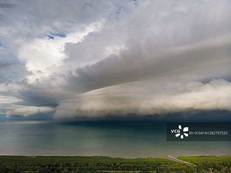 将至的风暴图片素材