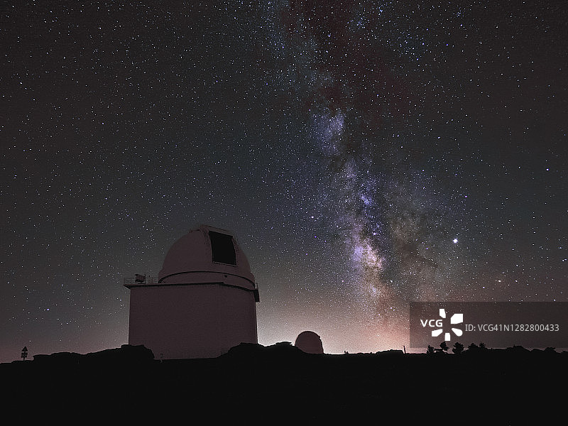 长时间曝光的星河夜景图片素材