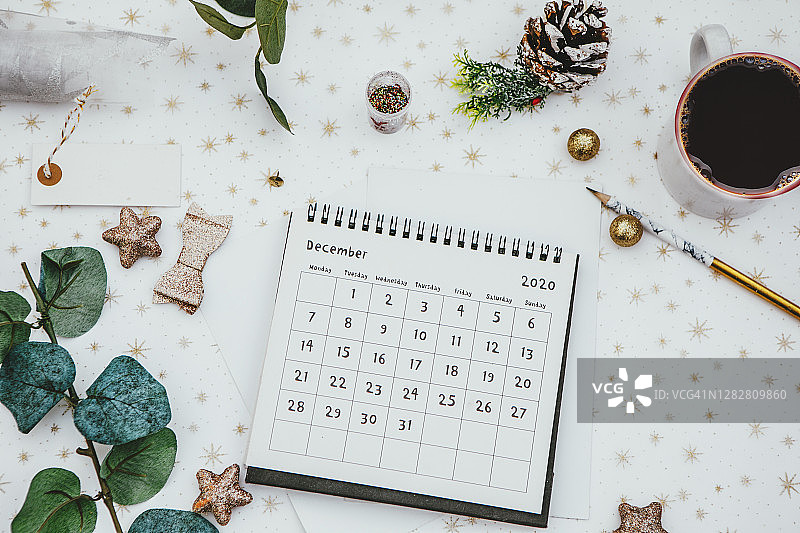 乡村木质背景上的12月日历扁平风格图片素材