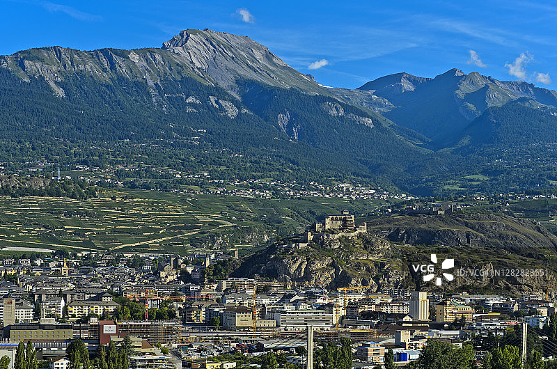 瑞士瓦莱州锡永镇及瓦莱雷大教堂图片素材