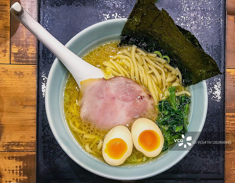 叉烧肉和味玉豚骨拉面图片素材