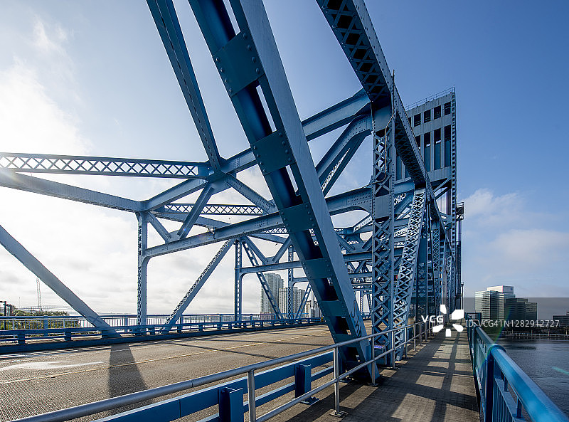 城市桥梁的建筑细节图片素材