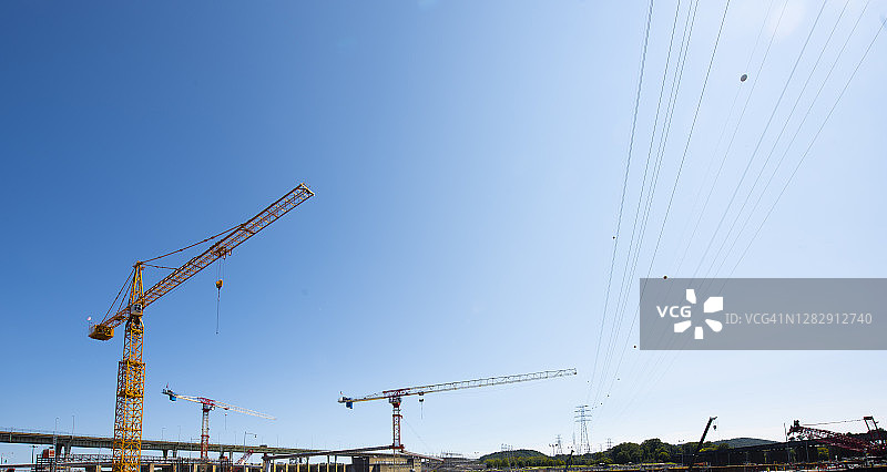 带起重机的建筑工地图片素材