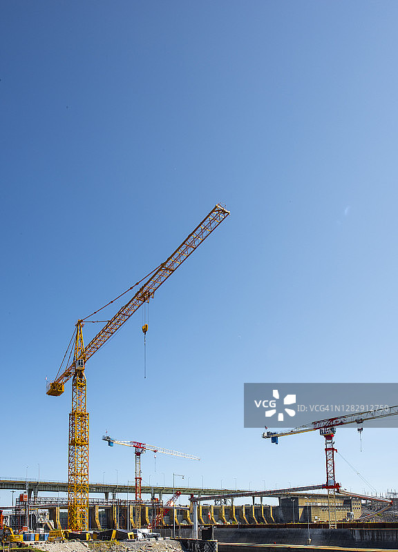 带起重机的建筑工地图片素材