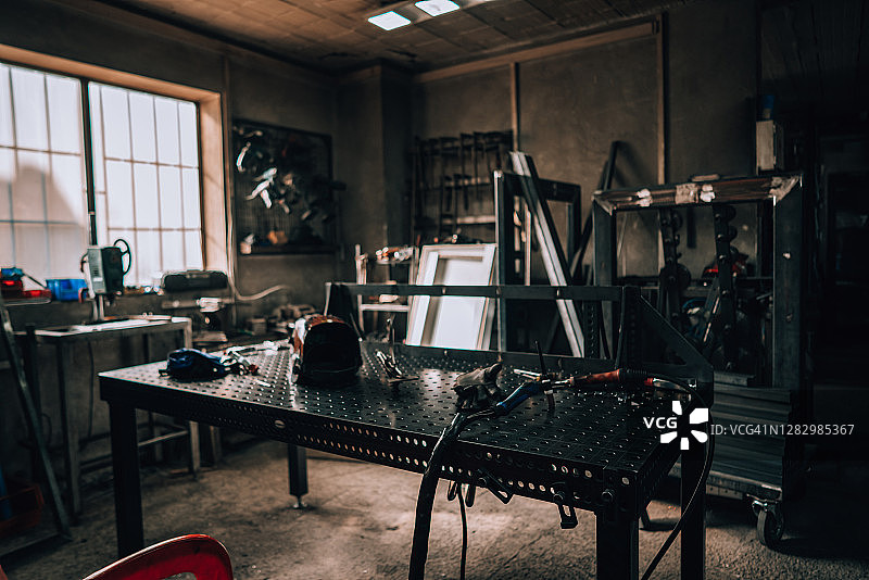 蓝色工装车间图片素材