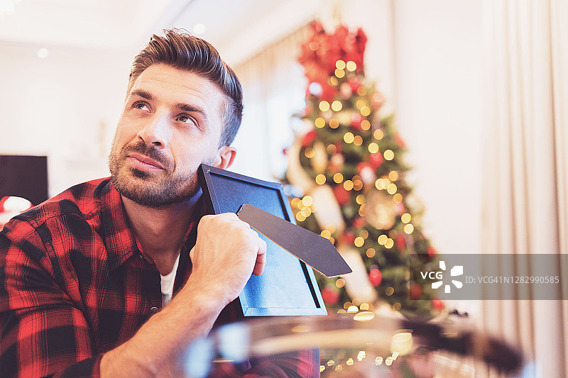 因新冠疫情隔离在家的圣诞节——铭记爱图片素材