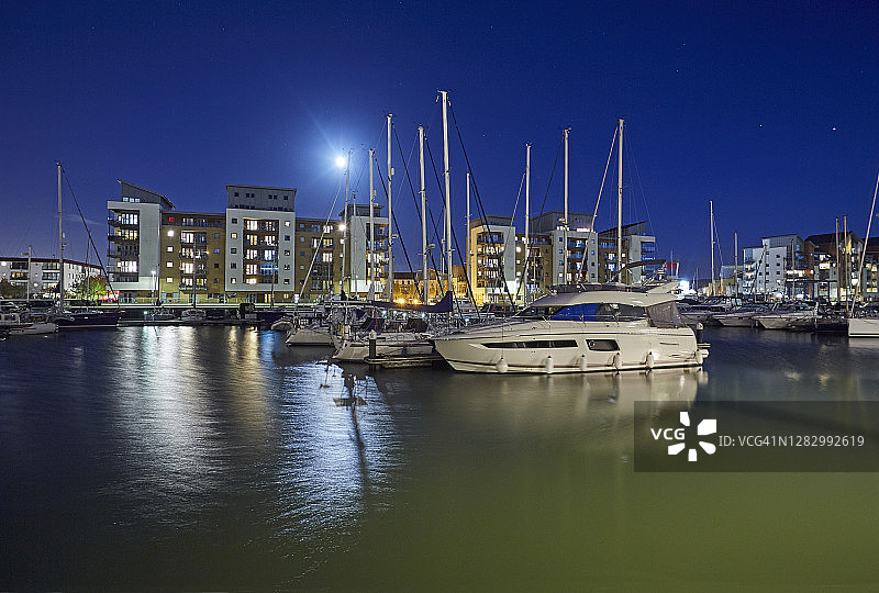 黄昏时分的波蒂斯黑德码头新开发项目图片素材