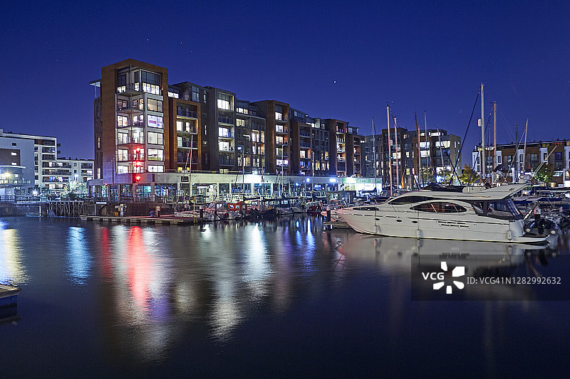 黄昏时分的波蒂斯黑德码头新开发项目图片素材