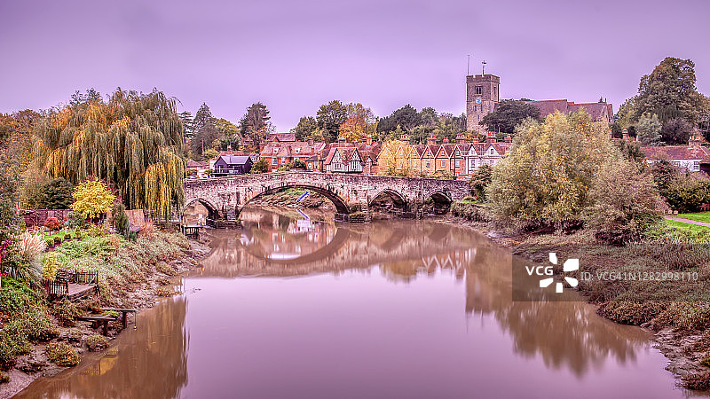 英格兰肯特郡美丽的艾勒斯福德村庄图片素材