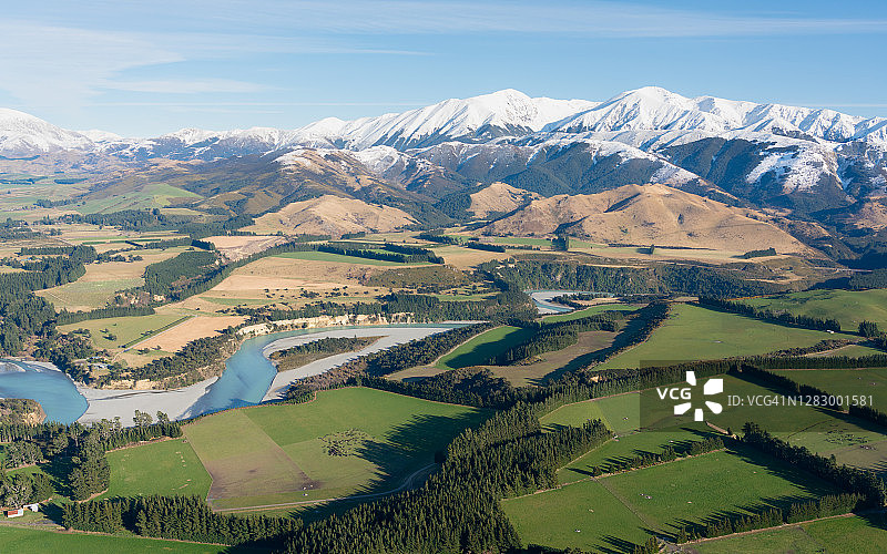 飞往新西兰南阿尔卑斯山的航班图片素材