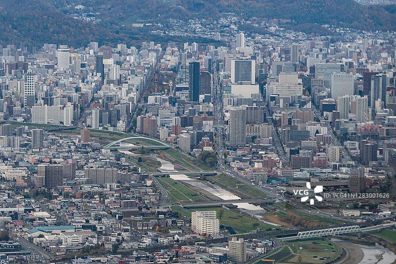 从飞机上俯瞰日本北海道札幌市图片素材