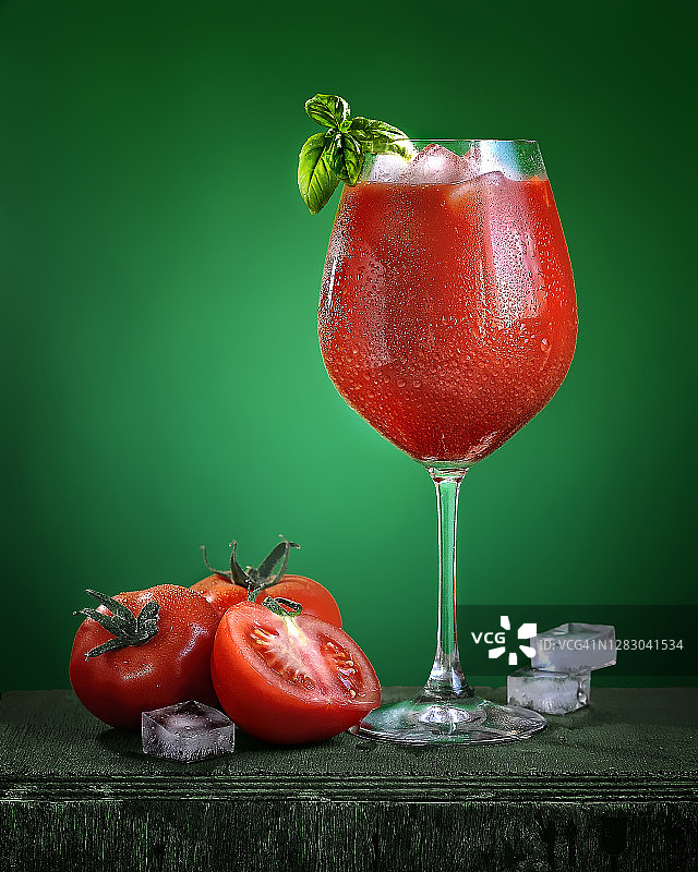 红番茄汁酒杯正视图美食摄影图片素材