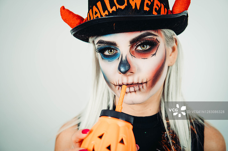 准备好参加万圣节派对图片素材