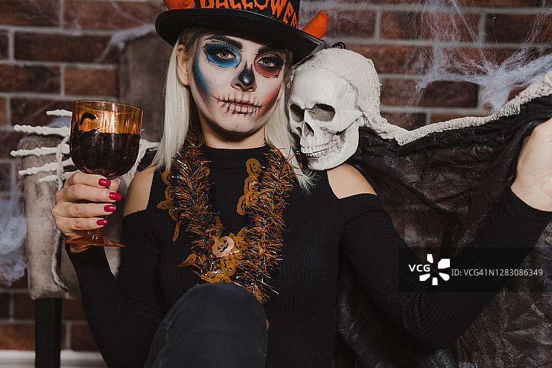 准备好参加万圣节派对图片素材