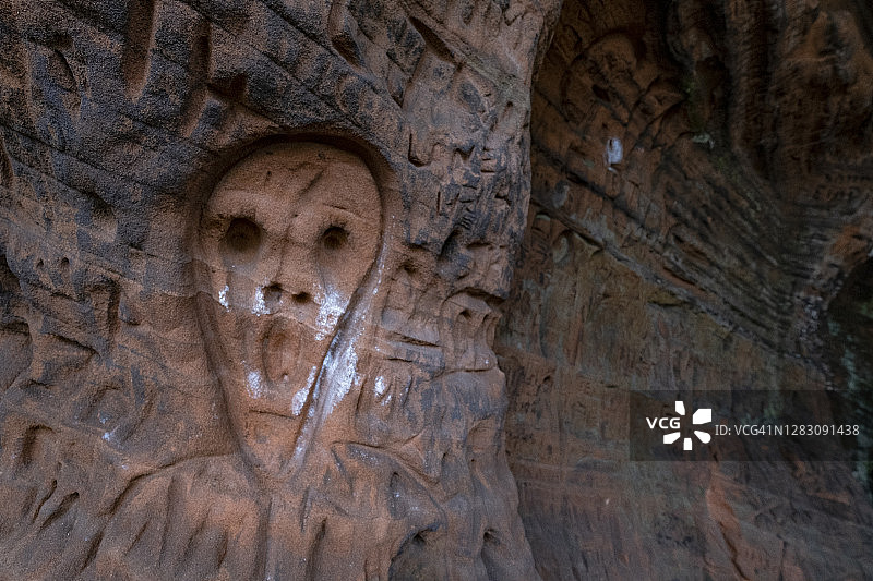 岩石雕刻图片素材