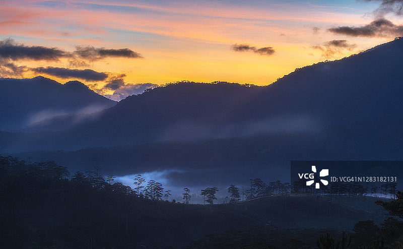 清晨的大叻图片素材