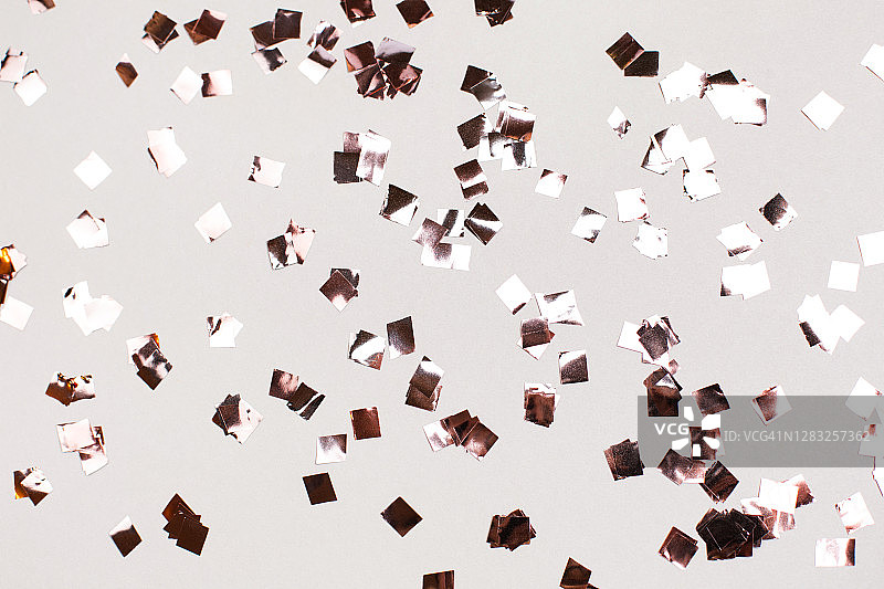 派对中飘落的银色纸屑图片素材