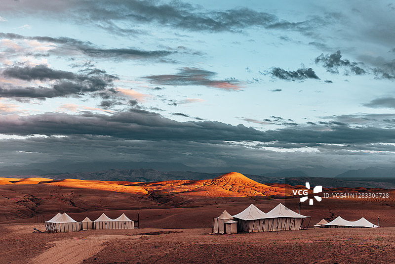 撒哈拉沙漠中的柏柏尔帐篷图片素材